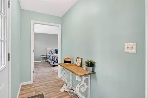 Entry Way - 26103 Silver Rd, Hermitage, MO 65668 photo 2 of 3
