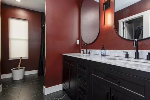 Bath - 3246 W State St, Springfield, MO 65802 photo 2 of 4