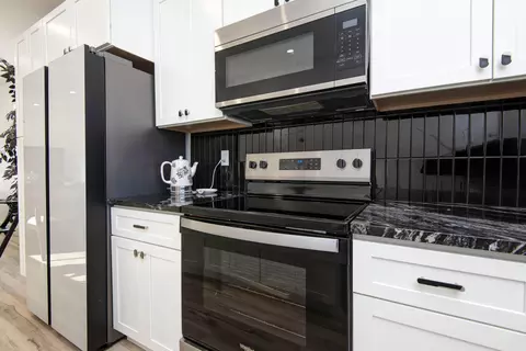 Kitchen - 3246 W State St, Springfield, MO 65802 photo 5 of 6