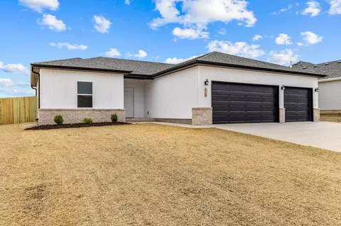 1714 Cash Dr, Mount Vernon, MO 65712