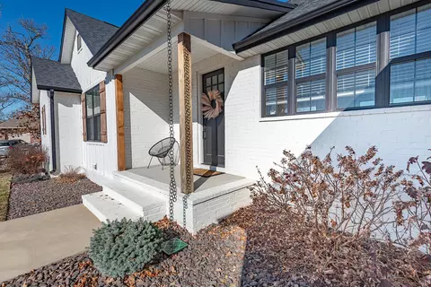 2619 E Olde Ivy St, Springfield, MO 65804