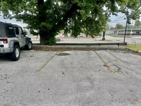Exterior - 1737 E Walnut St, Springfield, MO 65802 photo 4 of 14
