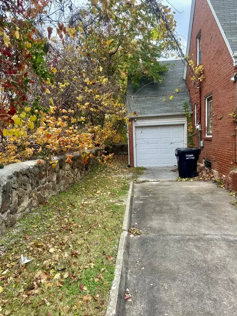 Exterior - 1737 E Walnut St, Springfield, MO 65802 photo 5 of 14