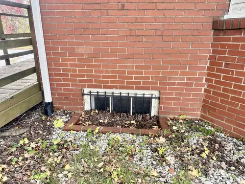 Exterior - 1737 E Walnut St, Springfield, MO 65802 photo 9 of 14