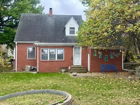 Exterior - 1737 E Walnut St, Springfield, MO 65802 photo 10 of 14