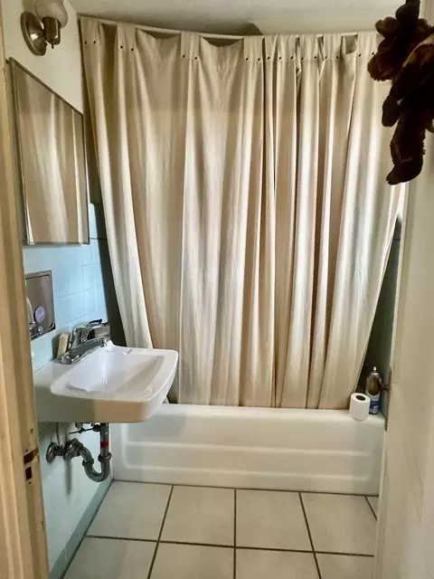 Bath - 1737 E Walnut St, Springfield, MO 65802 photo 1 of 2