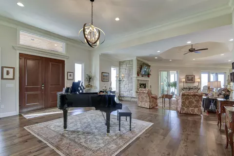 Entry Way - 310 Cedar Bend Rd, Shell Knob, MO 65747 photo 2 of 6