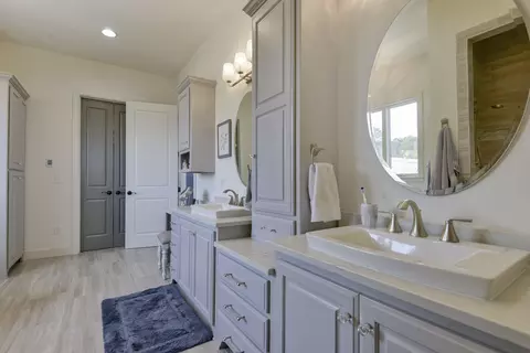 Bath - 310 Cedar Bend Rd, Shell Knob, MO 65747 photo 2 of 10