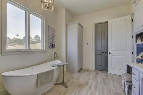 Bath - 310 Cedar Bend Rd, Shell Knob, MO 65747 photo 3 of 10