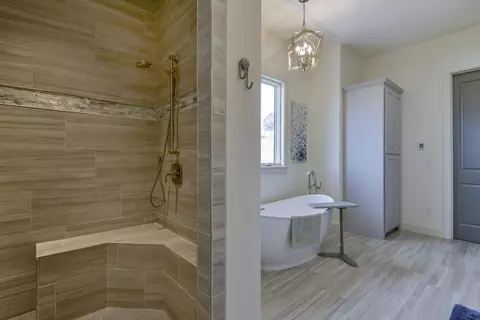 Bath - 310 Cedar Bend Rd, Shell Knob, MO 65747 photo 4 of 10