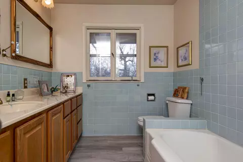 Bath - 2130 Elbow Rd, Protem, MO 65733 photo 1 of 3