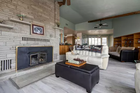 Living - 2130 Elbow Rd, Protem, MO 65733 photo 2 of 5