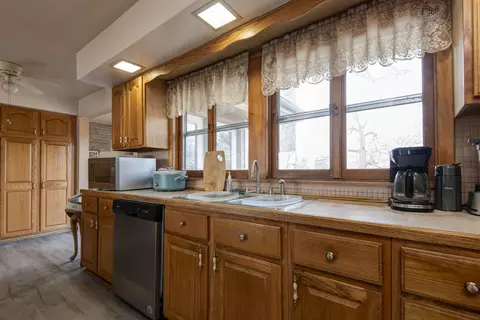 Kitchen - 2130 Elbow Rd, Protem, MO 65733 photo 3 of 5