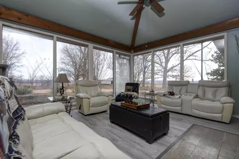 Living - 2130 Elbow Rd, Protem, MO 65733 photo 3 of 5
