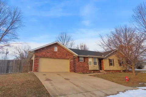 1257 W Bridgewood Pl, Nixa, MO 65714
