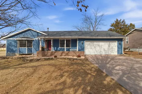 814 Parkview Dr, Hollister, MO 65672