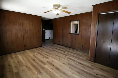Living - 314 E Jackson St, Marshfield, MO 65706 photo 2 of 3