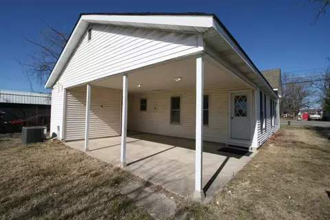 Exterior - 314 E Jackson St, Marshfield, MO 65706 photo 1 of 4
