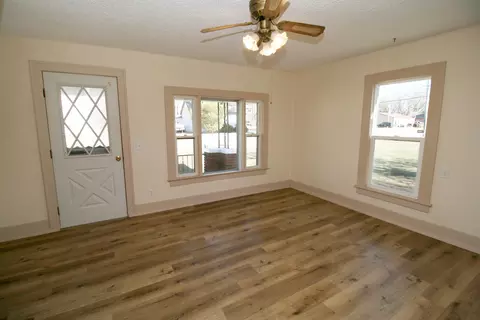 Living - 314 E Jackson St, Marshfield, MO 65706 photo 1 of 3