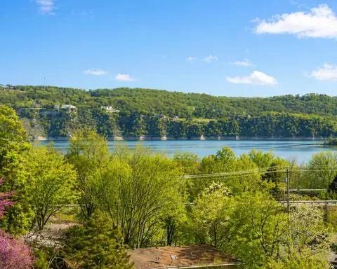 12 Longview Dr, Kimberling City, MO 65686
