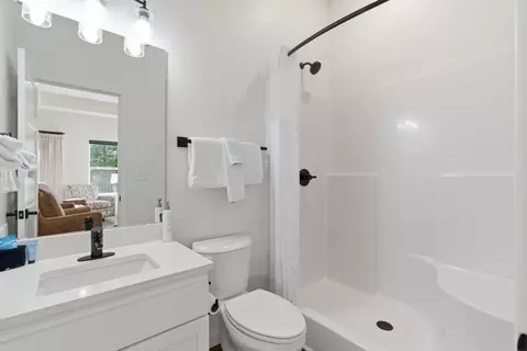 Bath - 395 Majestic Dr, Branson, MO 65616 photo 2 of 6