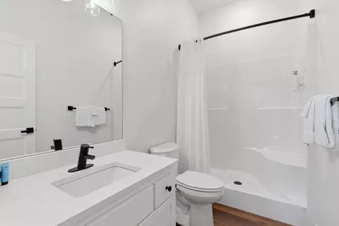 Bath - 395 Majestic Dr, Branson, MO 65616 photo 3 of 6