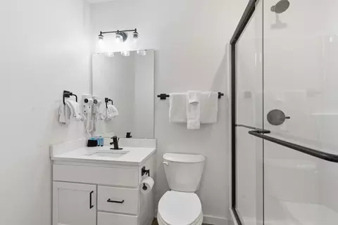 Bath - 395 Majestic Dr, Branson, MO 65616 photo 1 of 6