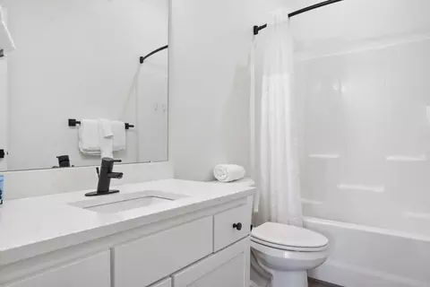 Bath - 395 Majestic Dr, Branson, MO 65616 photo 5 of 6