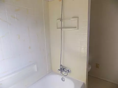 Bath - 1232 N Farmer Ave, Springfield, MO 65802 photo 2 of 3