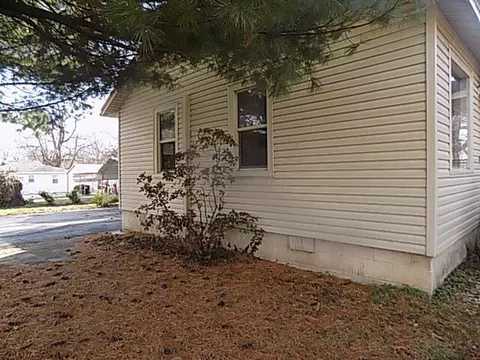 Exterior - 1232 N Farmer Ave, Springfield, MO 65802 photo 2 of 3