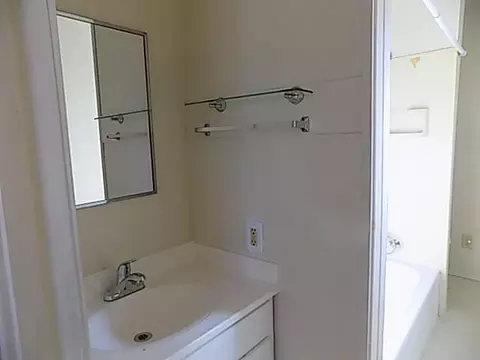 Bath - 1232 N Farmer Ave, Springfield, MO 65802 photo 1 of 3