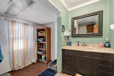 Bath - 1634 W Lee St, Springfield, MO 65803 photo 1 of 2