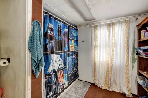 Bath - 1634 W Lee St, Springfield, MO 65803 photo 2 of 2