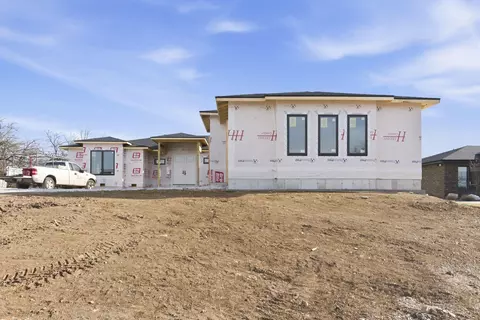 Exterior - 2888 E Kemmling Ln, Springfield, MO 65804 photo 6 of 9