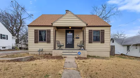 103 S Landrum St, Mount Vernon, MO 65712