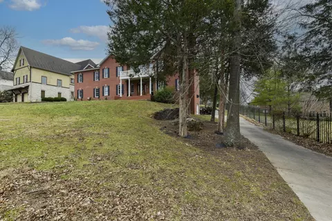 Exterior - 1658 W Caleb Ct, Springfield, MO 65810 photo 4 of 12