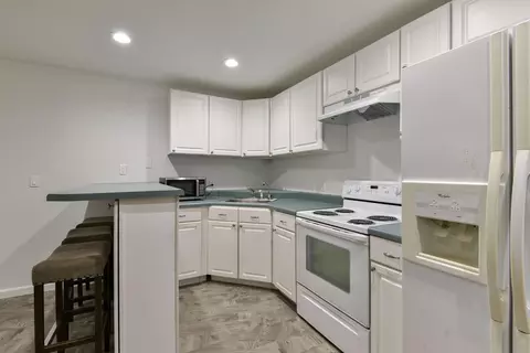 Kitchen - 1658 W Caleb Ct, Springfield, MO 65810 photo 9 of 9