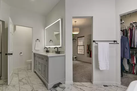 Bath - 1658 W Caleb Ct, Springfield, MO 65810 photo 3 of 9