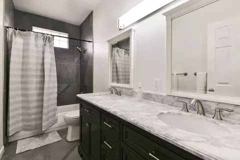 Bath - 1658 W Caleb Ct, Springfield, MO 65810 photo 8 of 9