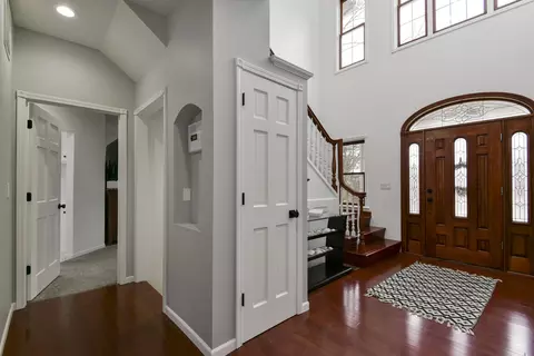 Entry Way - 1658 W Caleb Ct, Springfield, MO 65810 photo 3 of 14
