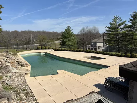 Exterior - 1658 W Caleb Ct, Springfield, MO 65810 photo 11 of 12