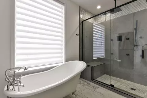 Bath - 1658 W Caleb Ct, Springfield, MO 65810 photo 4 of 9