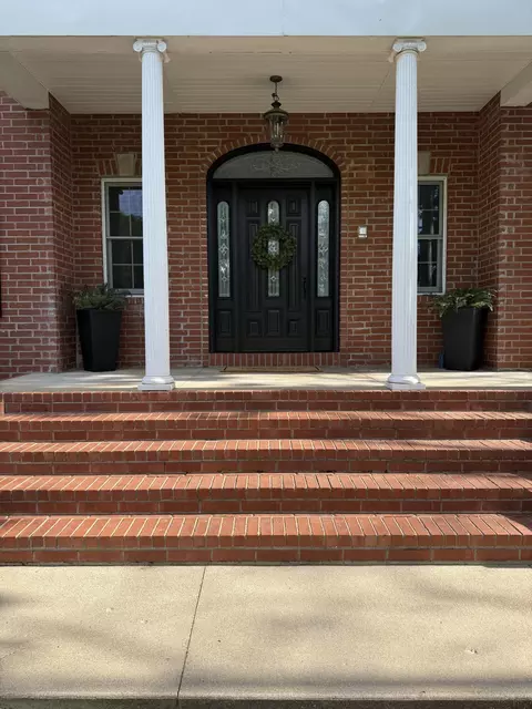 Exterior - 1658 W Caleb Ct, Springfield, MO 65810 photo 6 of 12