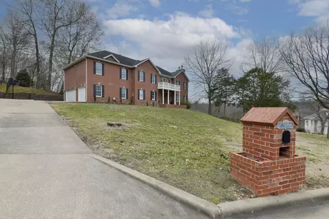 Exterior - 1658 W Caleb Ct, Springfield, MO 65810 photo 3 of 12