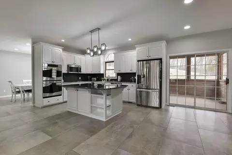 Kitchen - 1658 W Caleb Ct, Springfield, MO 65810 photo 1 of 9