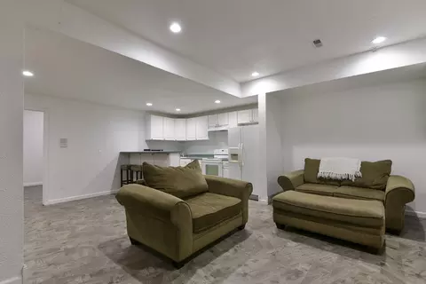 Living - 1658 W Caleb Ct, Springfield, MO 65810 photo 5 of 6