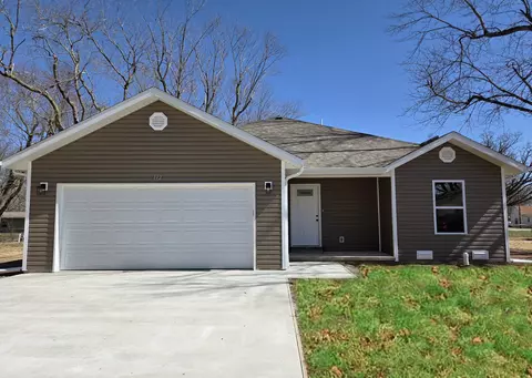 112 N Vine St, Marshfield, MO 65706