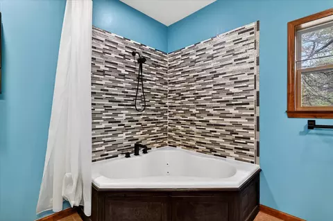 Bath - 751 S Farm Road 197, Springfield, MO 65809 photo 2 of 3