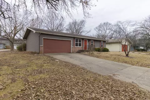 1020 E Guinevere St, Springfield, MO 65807