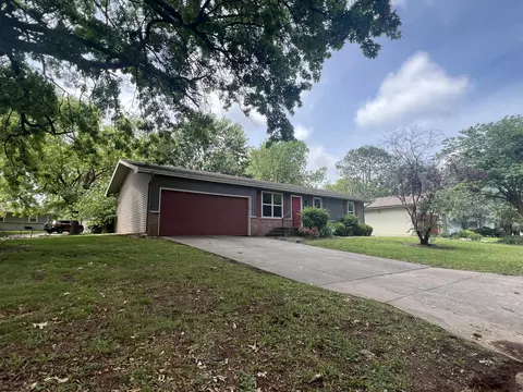 1020 E Guinevere St, Springfield, MO 65807